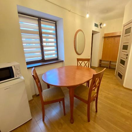 Yaroslav Osmomysl Square Apartments Lviv Exteriör bild