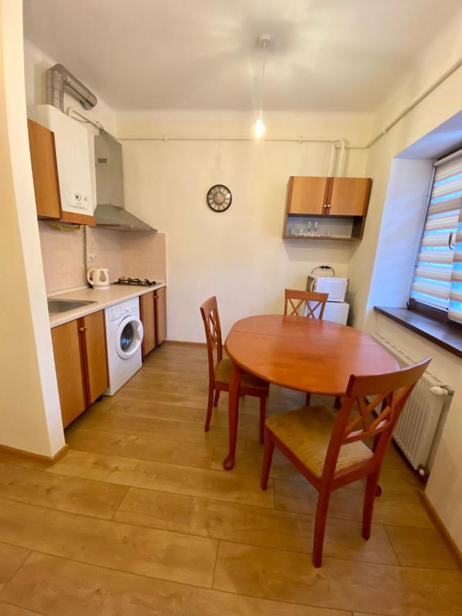 Yaroslav Osmomysl Square Apartments Lviv Exteriör bild