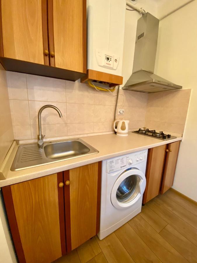 Yaroslav Osmomysl Square Apartments Lviv Exteriör bild