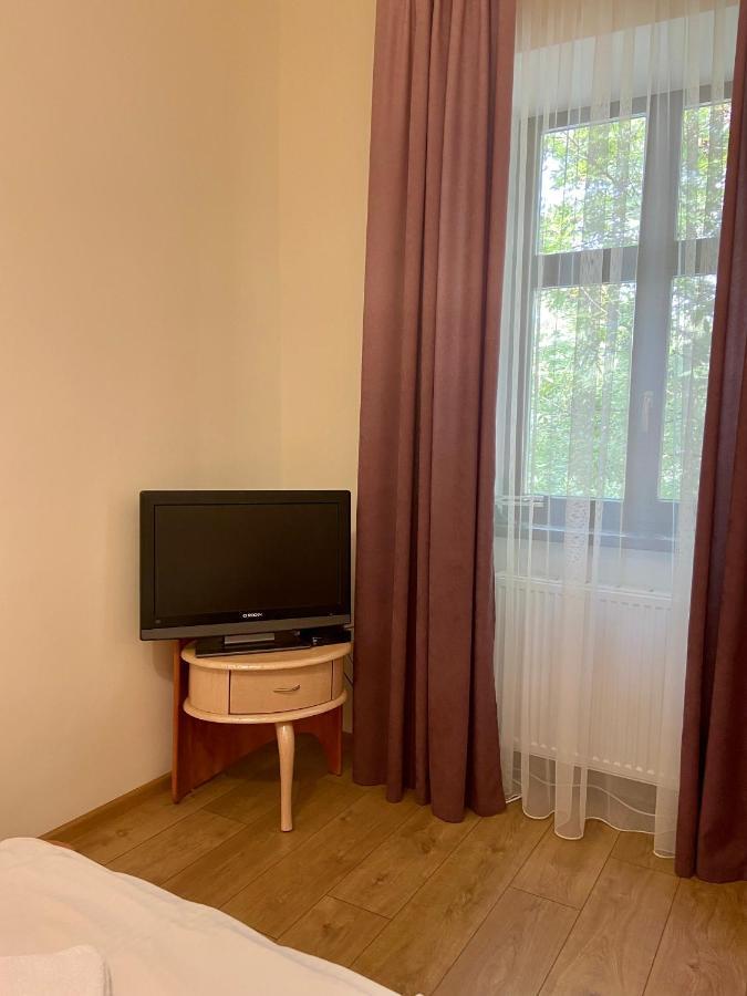 Yaroslav Osmomysl Square Apartments Lviv Exteriör bild