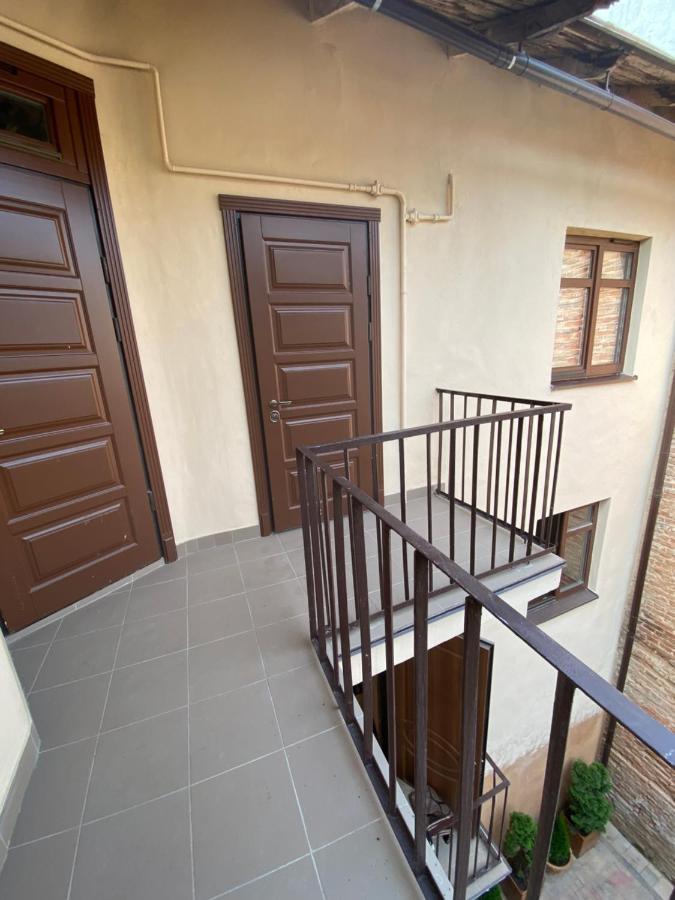 Yaroslav Osmomysl Square Apartments Lviv Exteriör bild