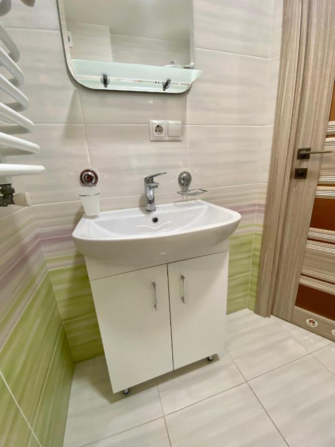 Yaroslav Osmomysl Square Apartments Lviv Exteriör bild
