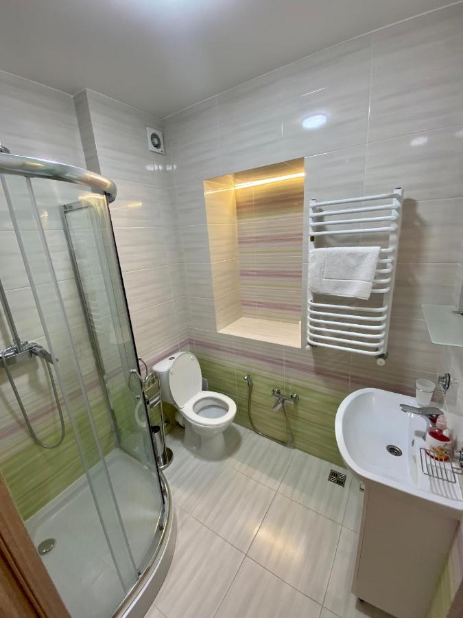 Yaroslav Osmomysl Square Apartments Lviv Exteriör bild