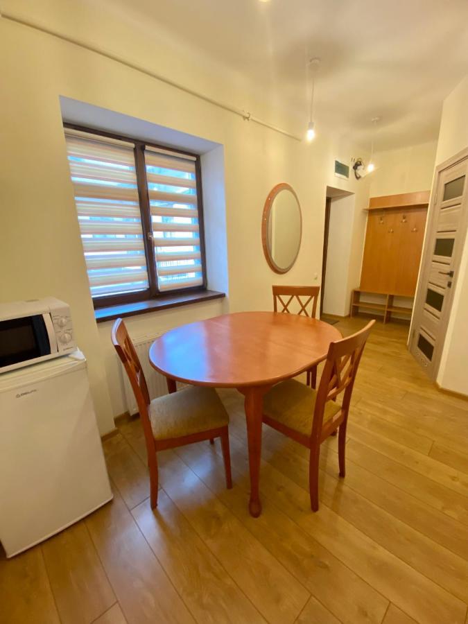 Yaroslav Osmomysl Square Apartments Lviv Exteriör bild